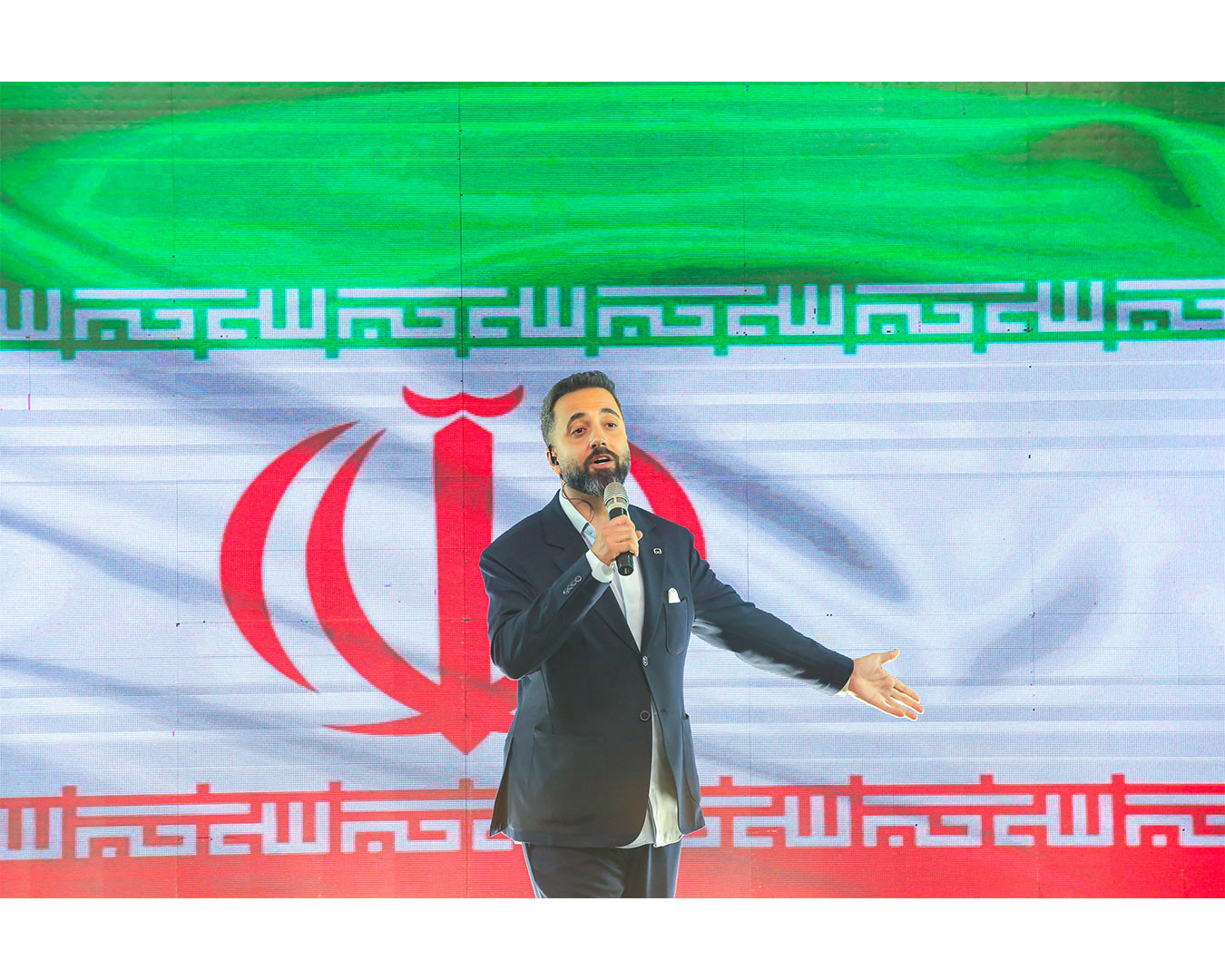 جشن هت‌تریک نشاط سازان